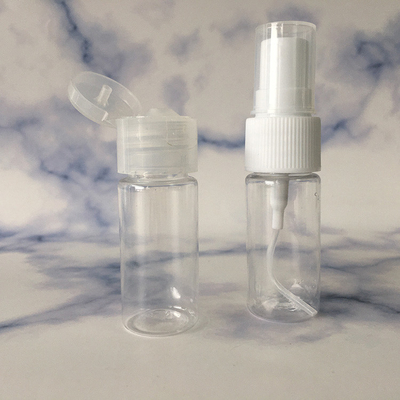 Yüksek kapasiteli 100ml 120ml 150ml 200ml 250ml 500ml açık beyaz kehribar mavi PET plastik kozmetik ambalaj sprey şişesi