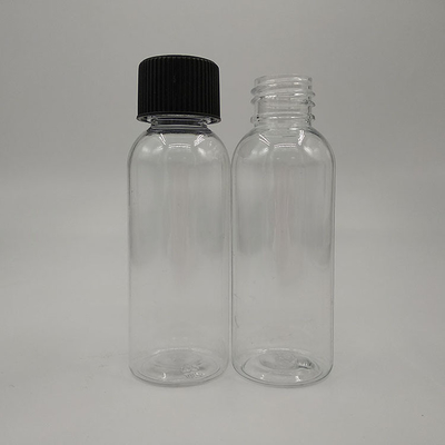 Özel etiket panelleri ve baskıları olan açık plastik vida üst şişeler
