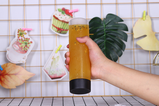 Şık Sızdırmazlık Tekrar Kullanılabilir İçecek Şişeleri Açık Kare / Yuvarlak Kullanımı Kolaylaştırmak İçin Kapaklı Modern Plastik vida