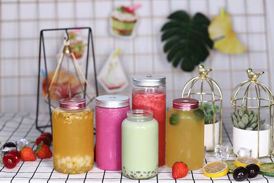 Kapağında vida ve yalıtım bulunan özelleştirilebilir açık plastik süt çayı şişeleri