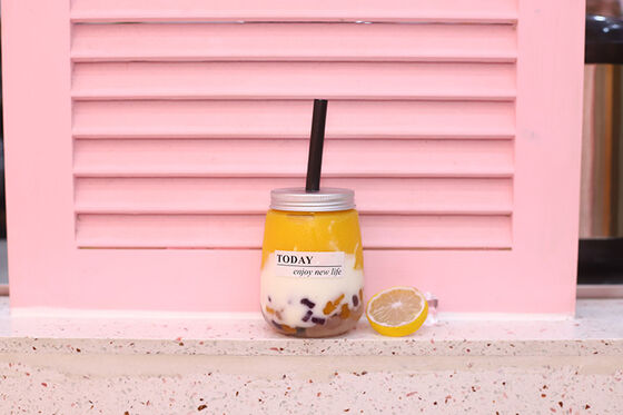 Modern Süt Çayı Şişeleri Açık Vuruşlu Kapak Dayanıklı Tekrardan Kullanılabilir Plastik Kaplar İçecek Paketleme ve Depolama için İdeal