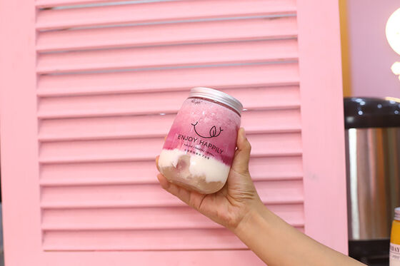 Modern Süt Çayı Şişeleri Açık Vuruşlu Kapak Dayanıklı Tekrardan Kullanılabilir Plastik Kaplar İçecek Paketleme ve Depolama için İdeal