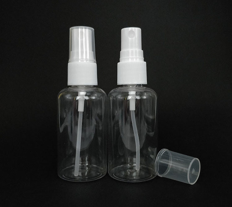 Yüksek kapasiteli 100ml 120ml 150ml 200ml 250ml 500ml açık beyaz kehribar mavi PET plastik kozmetik ambalaj sprey şişesi